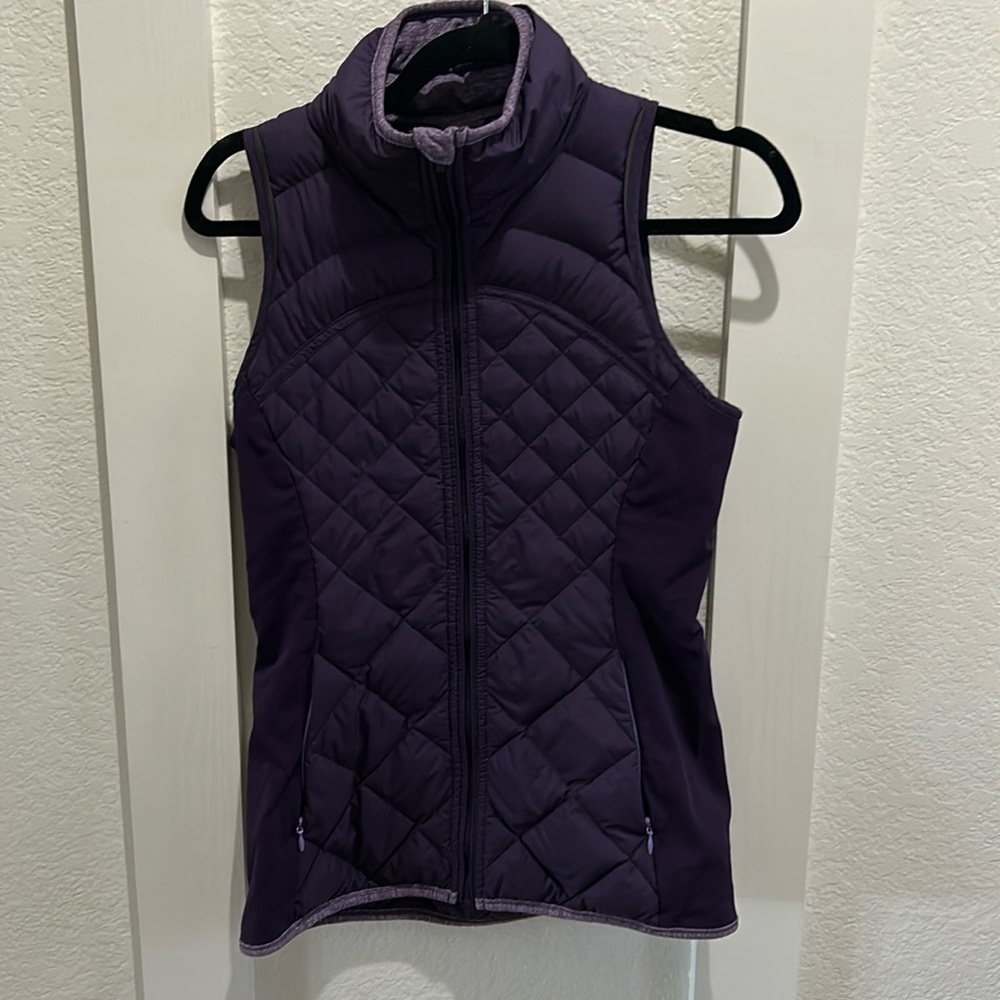 Lululemon vest with two zip pockets and two inside pockets